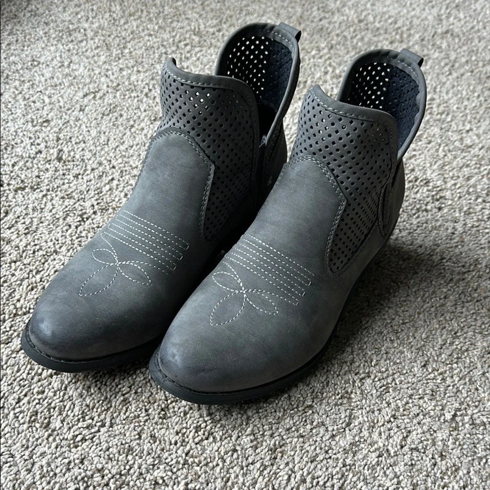 Natural Reflections‎ Gray Perforated Western Ankle Boots Womens 7.5 Charcoal